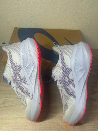 Asics Novablast 5 Tokyo Rosa talla 39