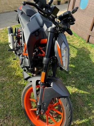 KTM Duke 125cc 2023 Negra Naranja