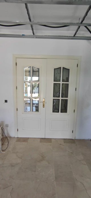 Puertas interiores blancas con cristal doble hoja