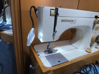 Maquina de coser Wrtheim eléctrica antigua