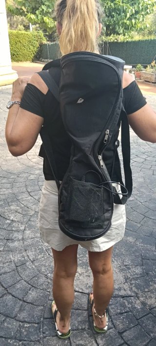 Hoverboard, con mochila transportadora.