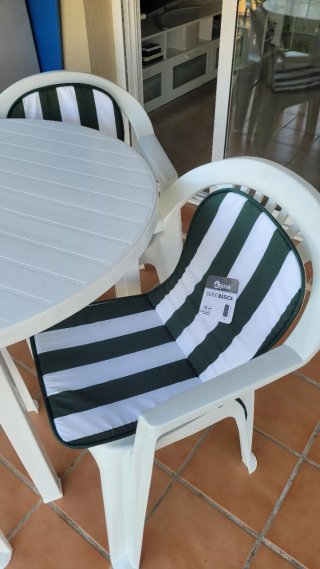 Mesa y 4 Sillas Terraza Plástico