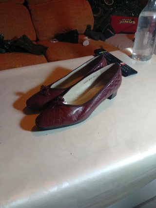 Zapatos marca Rachel talla39 color Granates
