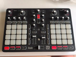Mesa de mezclas Hercules P32 DJ