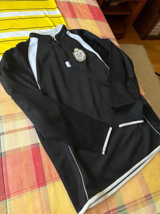 Sudadera y Camiseta Deportiva