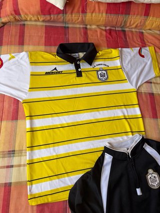 Sudadera y Camiseta Deportiva