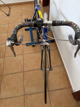 Bicicleta de carretera con rodillo