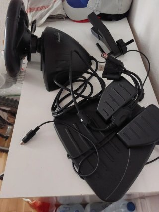Volante Thrustmaster Universal Challenge + Pedales