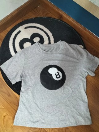 Camiseta streetwear con estampado 8 ball