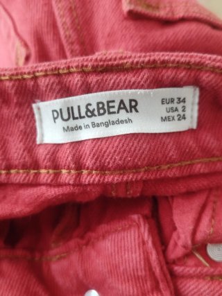 Pantalones vaqueros rojos