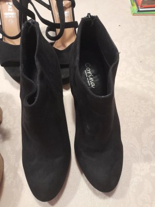 Botines y Sandalias Mujer Negro y Beige