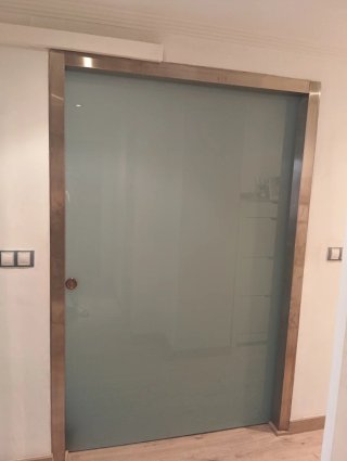 Puerta de comedor de cristal corredera.