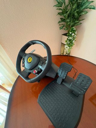 Thrustmaster T80 Ferrari PS4/PS5/PC + Pedales