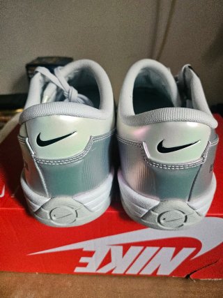 Nike T90