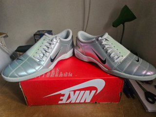 Nike T90