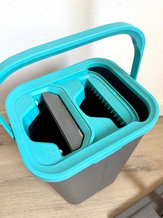 Mopa Trapeador Plano y balde escurridor.