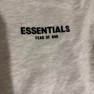 Camiseta Essentials Fear Of God Gris