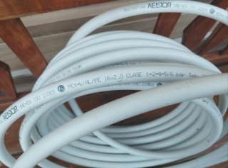 ACCESORIOS DE FONTANERÍA Unas 60 PIEZAS