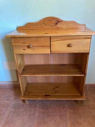 Cómoda de pino con cajones y estantes