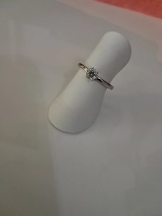 Anillo de plata con circonita