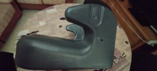 Alzador de coche con diseño moderno en colo negro,