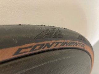 Bicicleta cipollini NKTT con rueda lenticular zipp