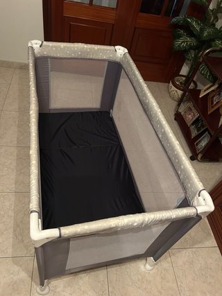Cuna de viaje, solo 2 usos y con colchón