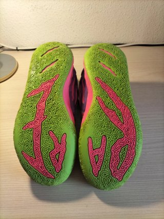 Zapatillas de baloncesto MB. 03 Toxic