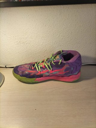 Zapatillas de baloncesto MB. 03 Toxic