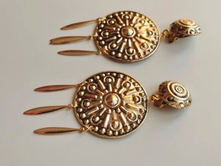 Pendientes vintage dorados con colgantes