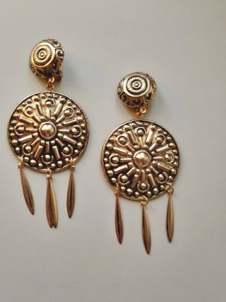 Pendientes vintage dorados con colgantes