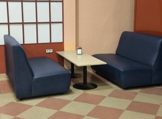 2 sofas azules