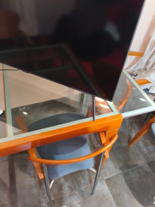Mesa cristal + 4 sillones madera de gama alta