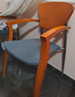 Mesa cristal + 4 sillones madera de gama alta