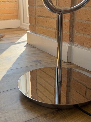 Lámpara de pie IKEA cromada y vidrio opalino