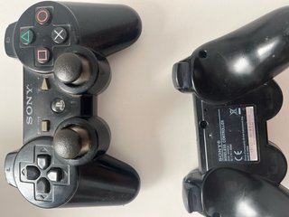 PS3 Slim + 2 Mandos Originales + Cables Pack Comp