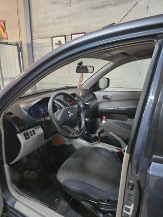 Mitsubishi l200 2009