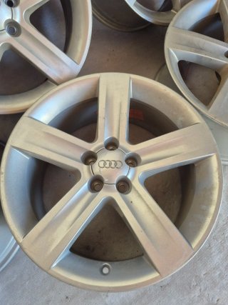 Juego 5 llantas Audi. NUEVAS.