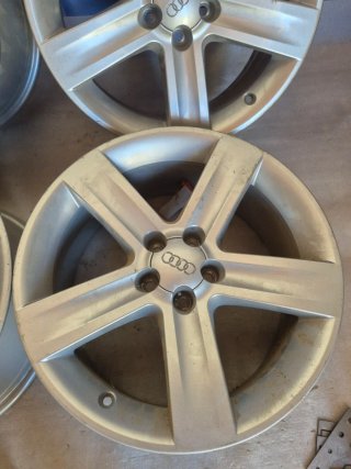 Juego 5 llantas Audi. NUEVAS.