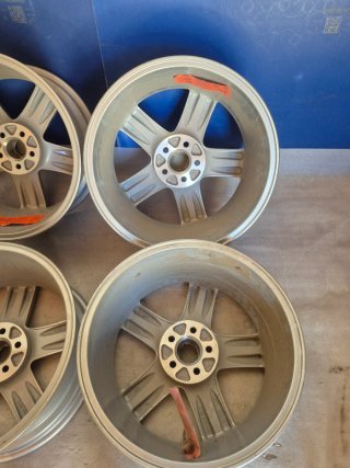 Juego 5 llantas Audi. NUEVAS.