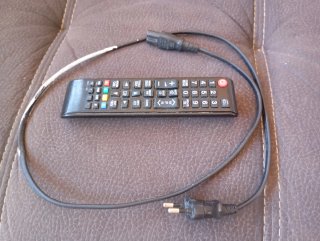 Televisor 40" Full HD + Pie + Ancla de Pared