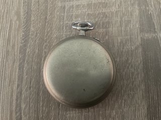 Reloj de bolsillo antiguo funcionando