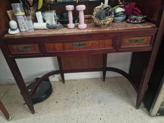 Mueble tocador antiguo de madera noble.