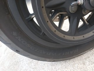 Harley-Davidson Negra