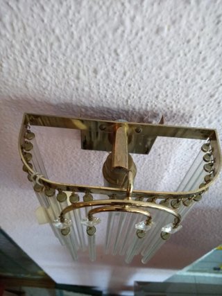 Apliques de pared de cristal y metal dorado