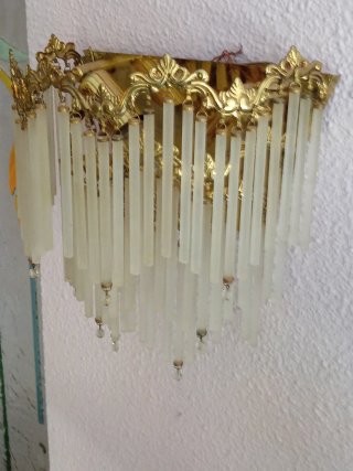 Apliques de pared de cristal y metal dorado