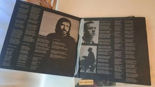 8 Vinilos LPs y 7 carátulas de Juan Manuel Serrat.