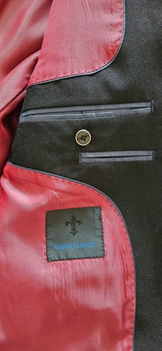 Traje de Novio Negro con Accesorios Morados