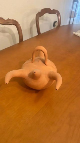 Botijo de cerámica con forma de toro