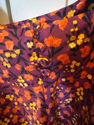 Top floral tirantes corto con botones detras Zara